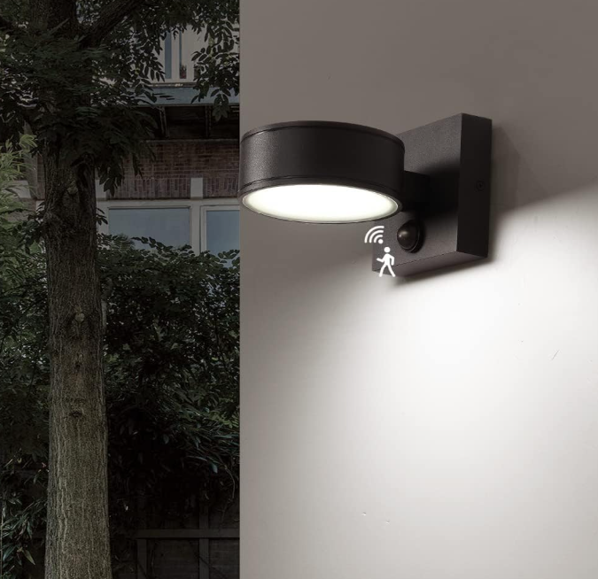 Motion Sensor Outdoor Wall Light, Aluminum Fixture, Waterproof, for Porch and Garage